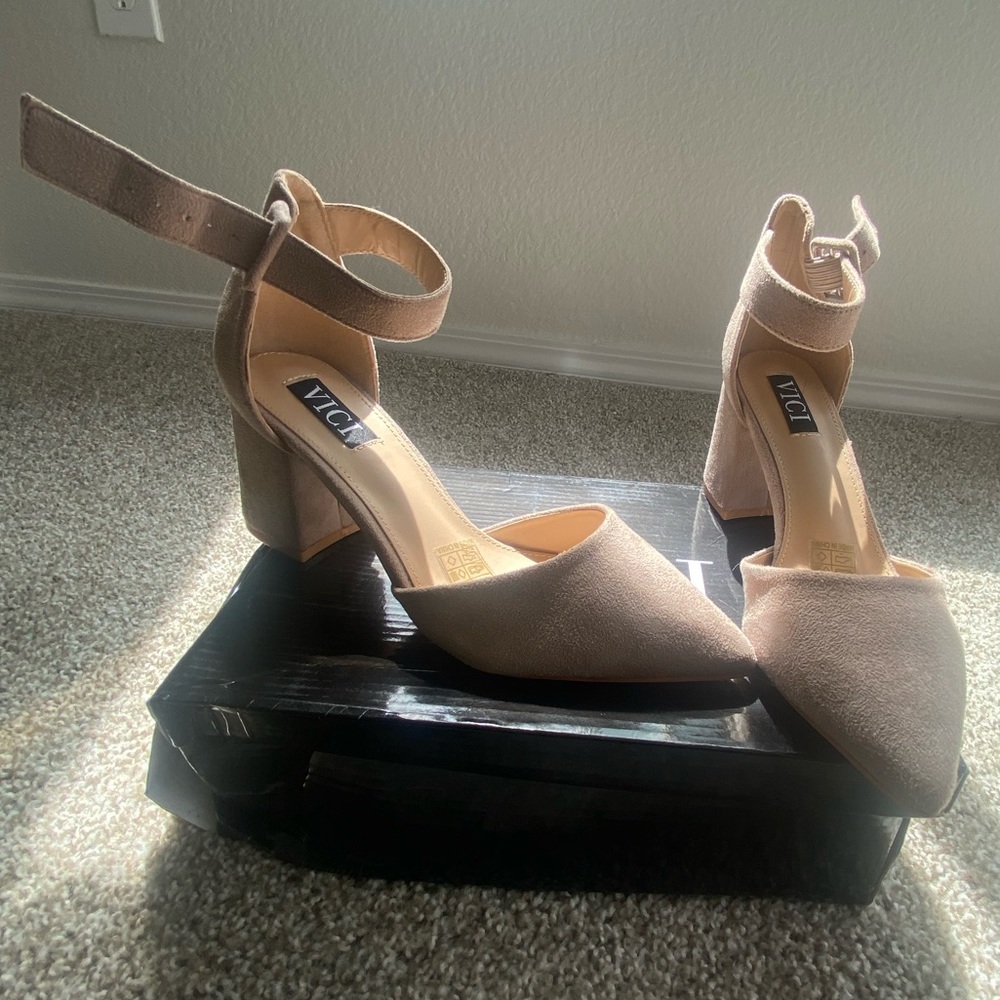 Vici suede closed toe heel